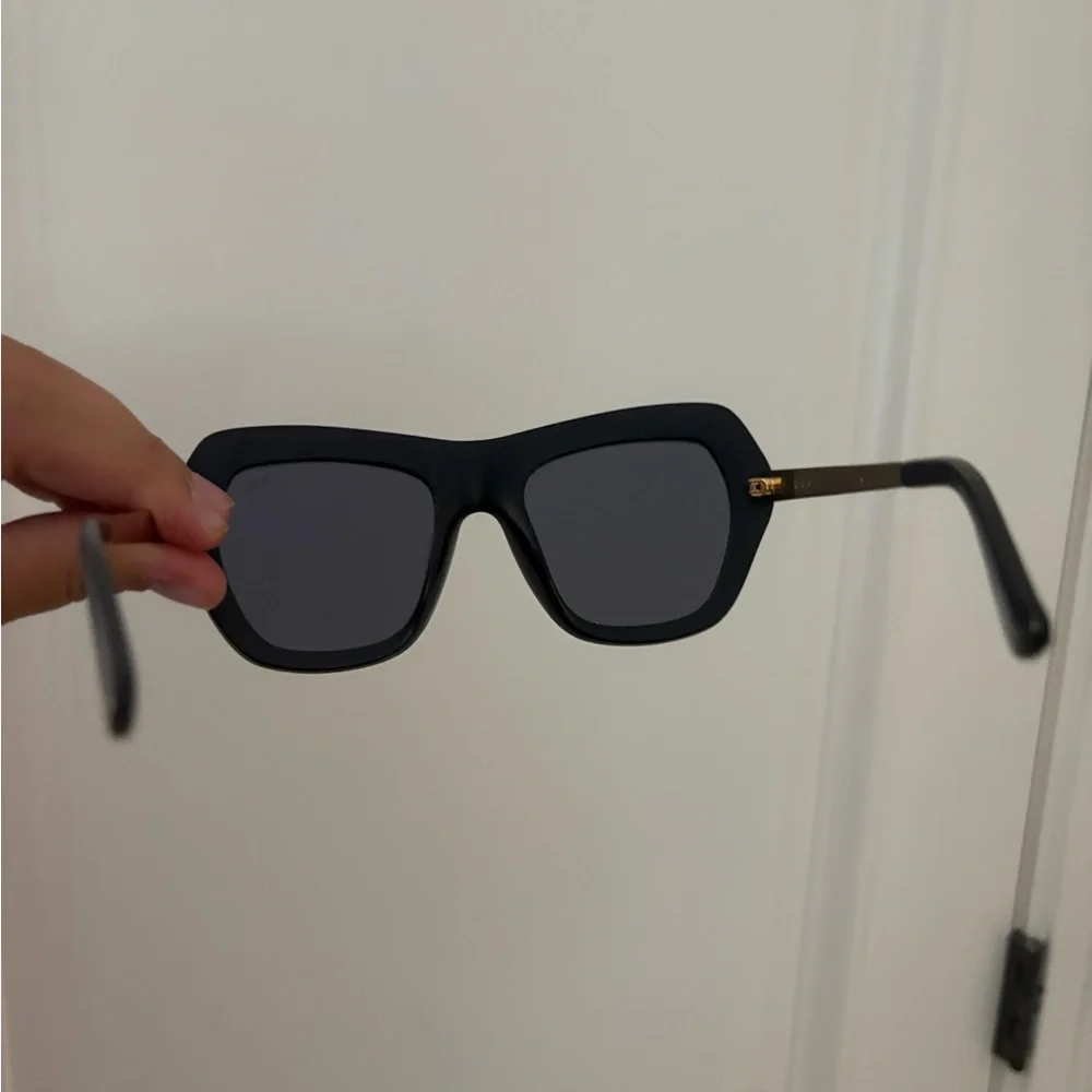 Quay Australia Black Sunglasses - Picture 5 of 5